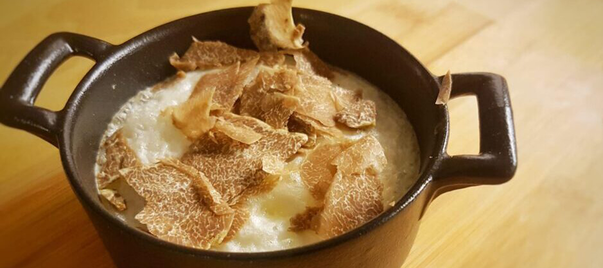 Uovo in cocotte con tartufo bianco